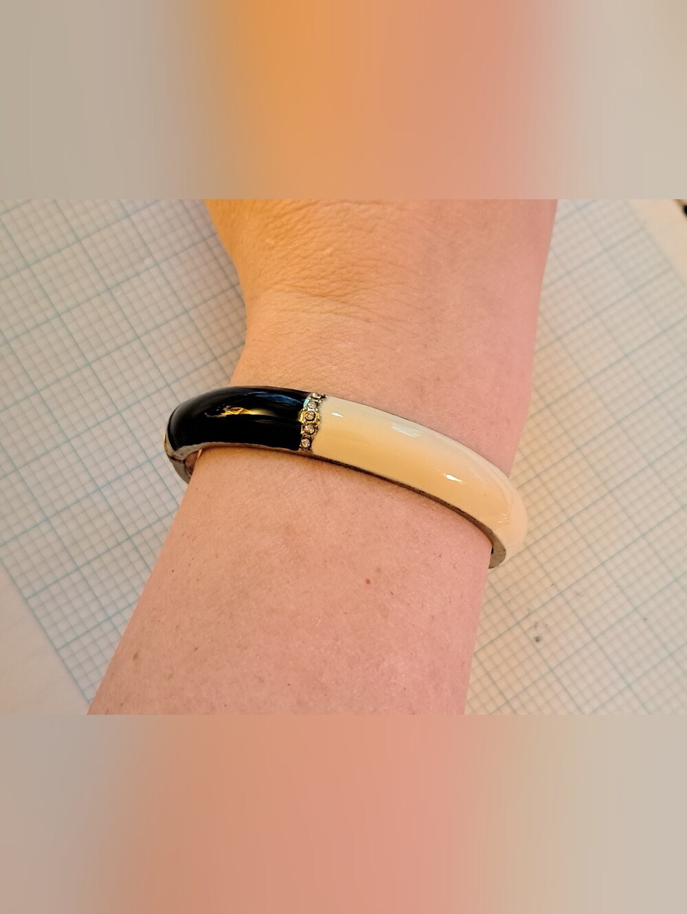 Classic Two-Tone Black and Cream Hinged Bangle Bracelet